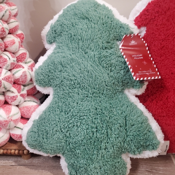 Hard To Find Christmas Tree Throw Pillows-NWT - Picture 2 of 5